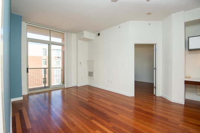 Foto del edificio - 1000 New Jersey Ave SE