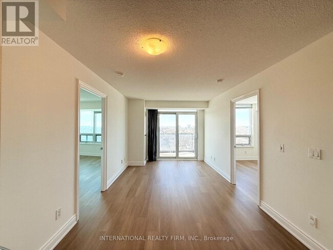 Building Photo - 15 Greenview Ave