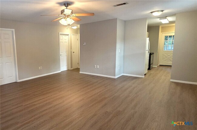 Foto del edificio - 317 Armstrong St