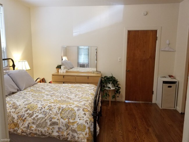 Building Photo - 1 br, 1 bath Apartment - 314 Packard St 1