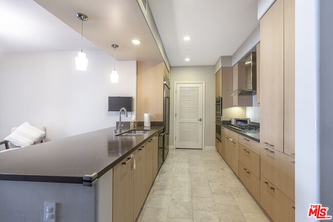 Building Photo - 376 Caruso Ave