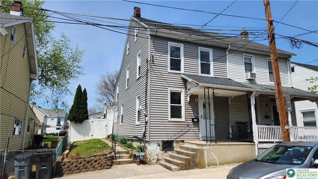 Building Photo - 324 Walnut St