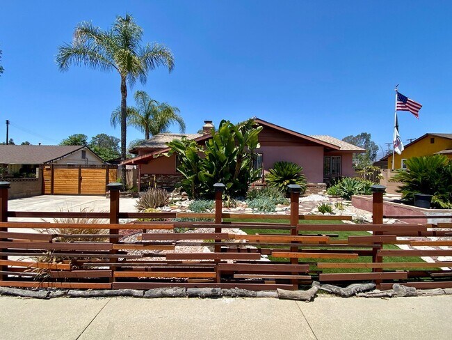 Building Photo - Spacious 3 bed, 1.5 bath Front House in Az...
