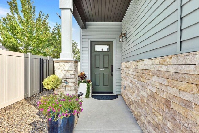 Building Photo - 4 bedroom, 2.5 Bath is a Must See! 1962 SqFt, Beautiful Parks, No Landscaping, and More!