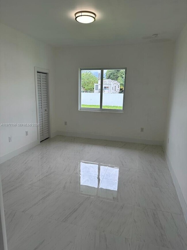 Building Photo - 15620 NW 39th Ct