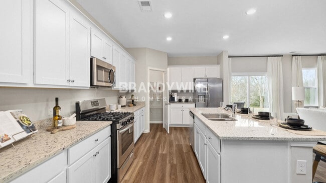 Building Photo - 859 Gelderland Dr