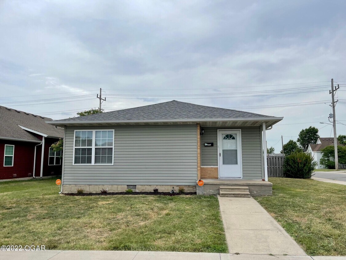 2302 S Pearl Ave, Joplin, MO 64804 Condo for Rent in Joplin, MO