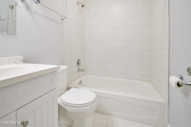 Building Photo - 4 br, 3 bath House - 242 North Ware Dr.