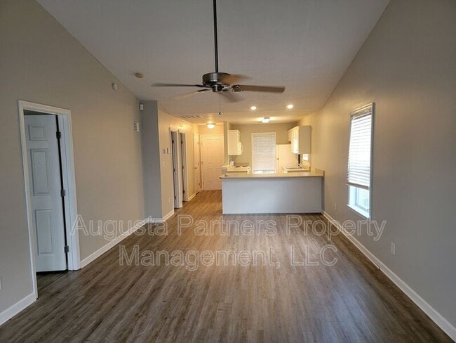 Building Photo - 1234 Longpoint Dr