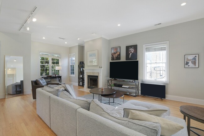 Foto del edificio - 3212 N Kenmore Ave