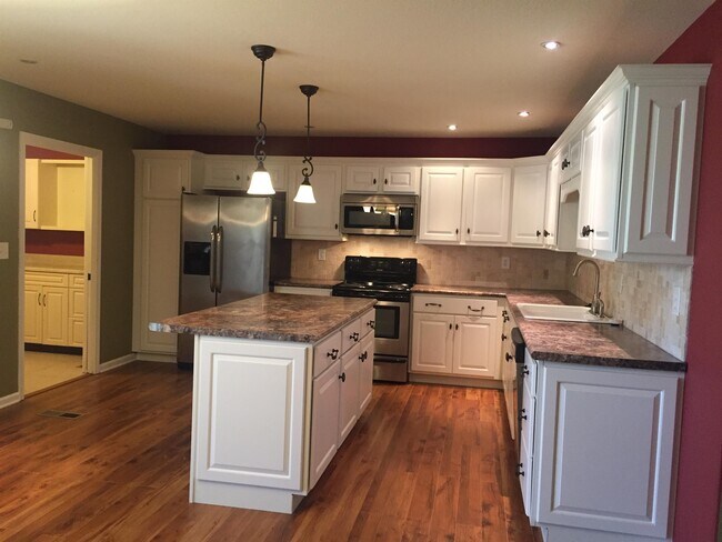 Building Photo - 177 Uphill Dr