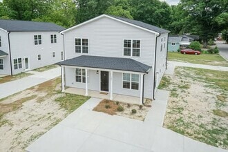 Building Photo - 703 E Spruce St
