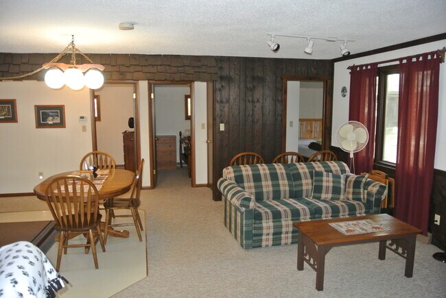 Foto del edificio - 8843 Lake Shore Dr