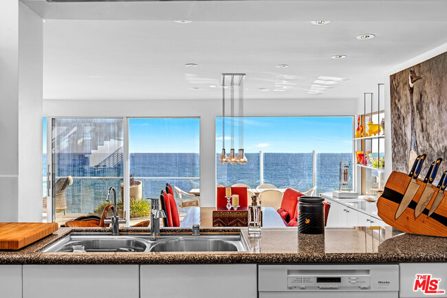 Building Photo - 26940 Malibu Cove Colony Dr