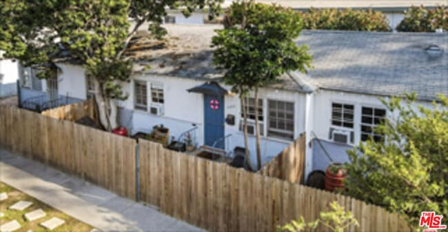 Foto del edificio - 10426 Woodbine St