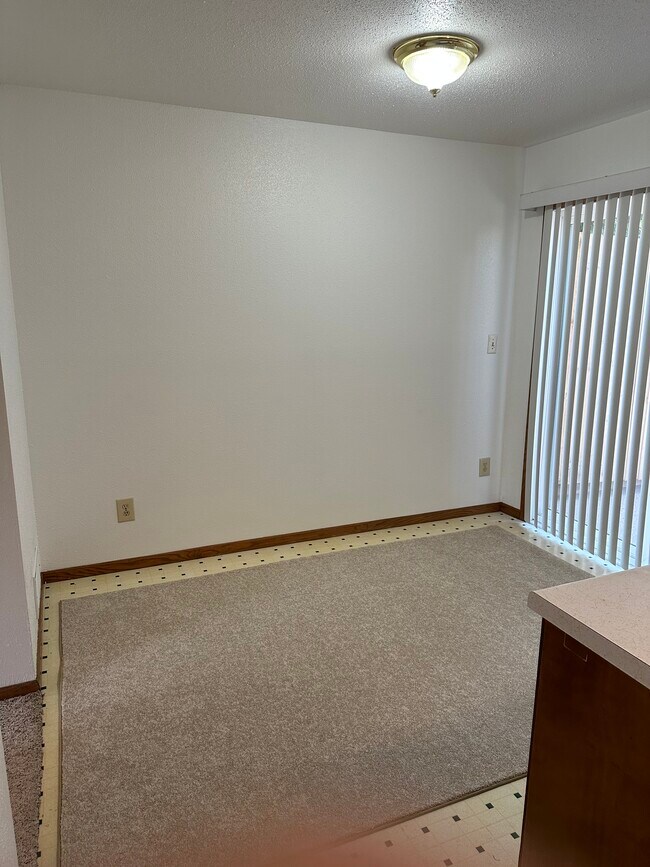 Dining room - 2201 Kennedy Ave