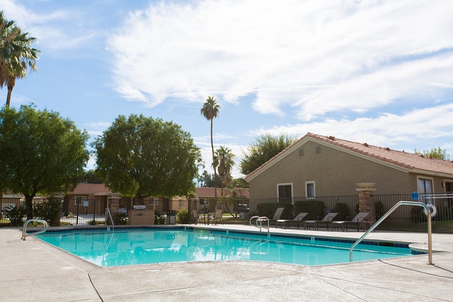 Royal Palms Apartments Palm Desert Ca Building Photo Royal Palms