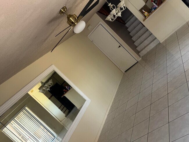 Foto del edificio - 6102 Seven Springs Blvd