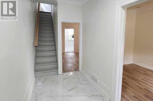 Building Photo - 41 Somerset Ave