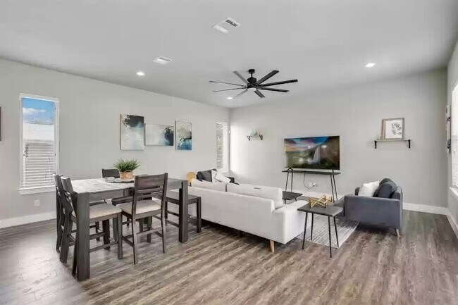 Foto del edificio - 4911 Alton Ave