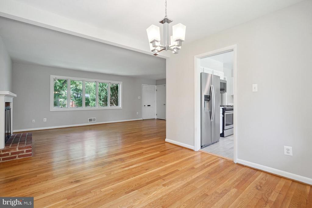 Primary Photo - 1633 Warner Ave