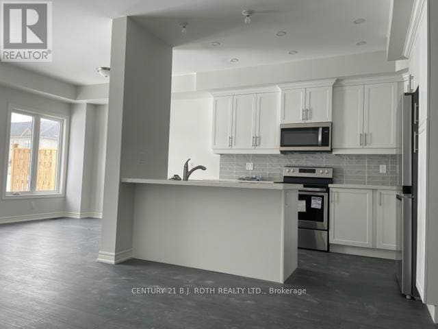 Building Photo - 228 James St E