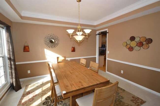 Foto del edificio - Large Home is Desirable Pine Run!  Best of...