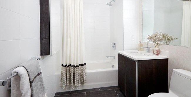 Foto del edificio - 321 W 37th St