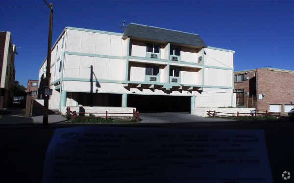 Building Photo - 1425 Yosemite St