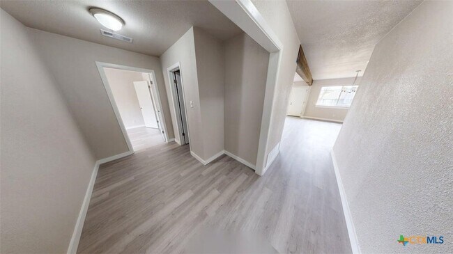 Foto del edificio - 2018 Shoemaker Dr