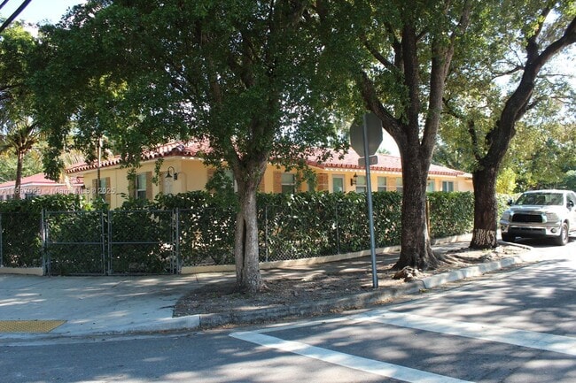 Building Photo - 6855 NE 5th Ave