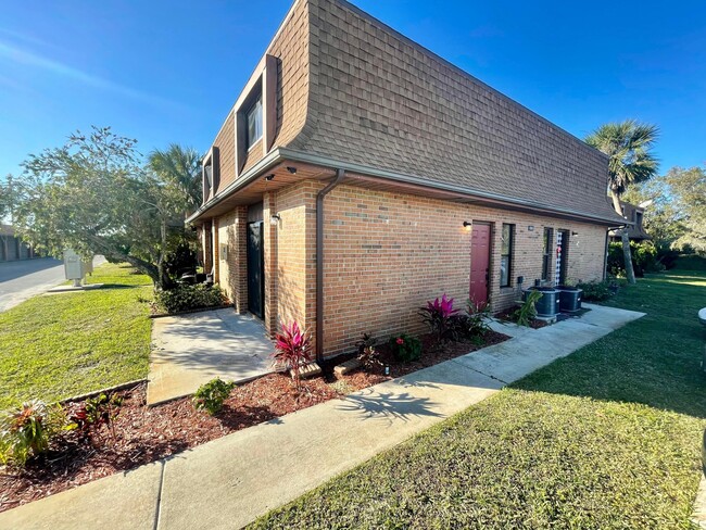 Building Photo - 3912 Overlook Dr