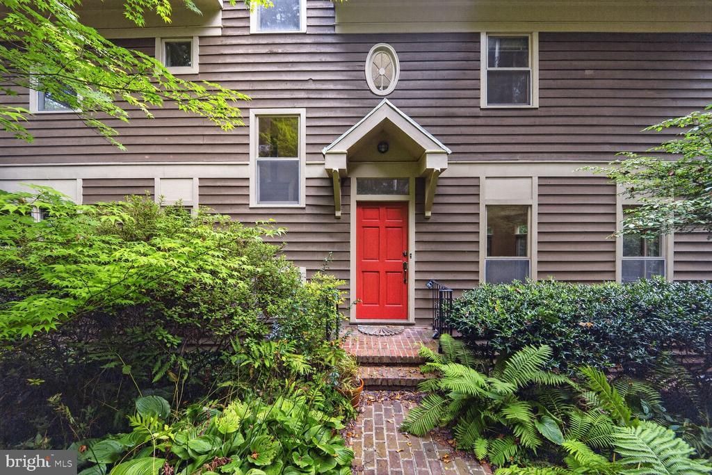 Foto principal - 4532 Broad Branch Rd NW
