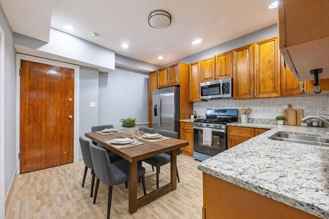 Foto del edificio - 2242 N Western Ave