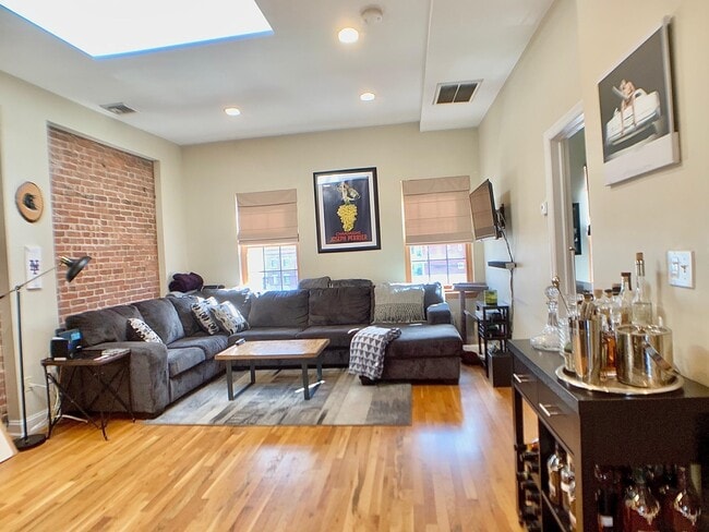 Building Photo - 304 Washington St