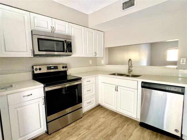 Building Photo - 8250 SW 149th Ct