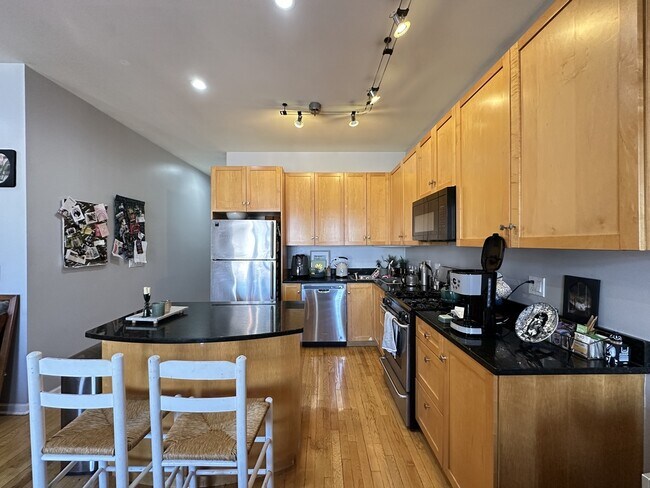 Foto del edificio - 1743 W North Ave