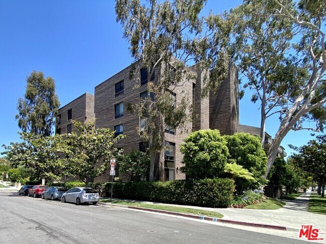 Building Photo - 2304 S Beverly Glen Blvd