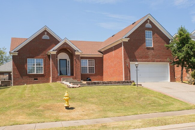 Building Photo - Charming Hendersonville Home!