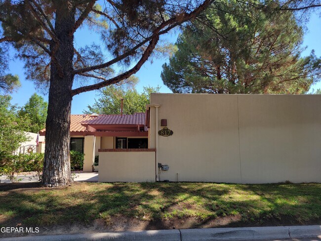 Foto del edificio - 817 Lakeway Dr