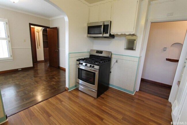 Building Photo - 500 Cayuga Ave