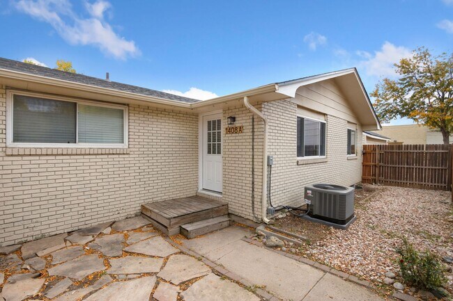 Building Photo - Updated 2-Bedroom Property with Central AC...