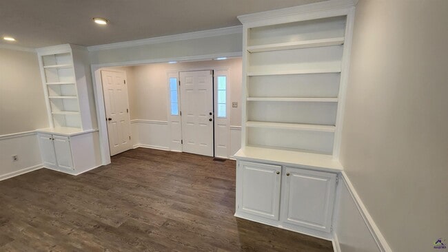 Building Photo - 114 Van Dr