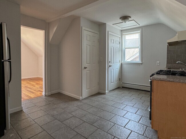 Foto del edificio - 741 Brewster St