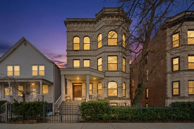 Building Photo - 4537 N Greenview Ave