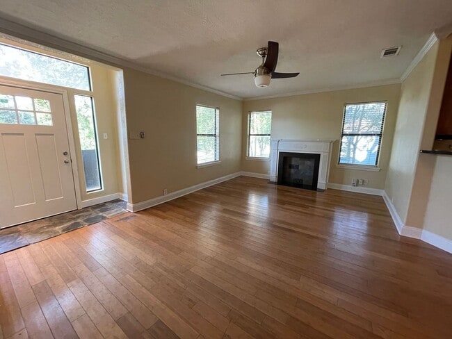 Building Photo - 7bed/6.5bath + 3 car garage and carport