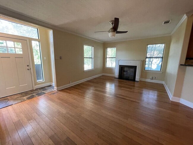 Foto del edificio - 7bed/6.5bath + 3 car garage and carport