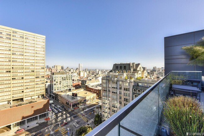 Foto del edificio - 1688 Pine St