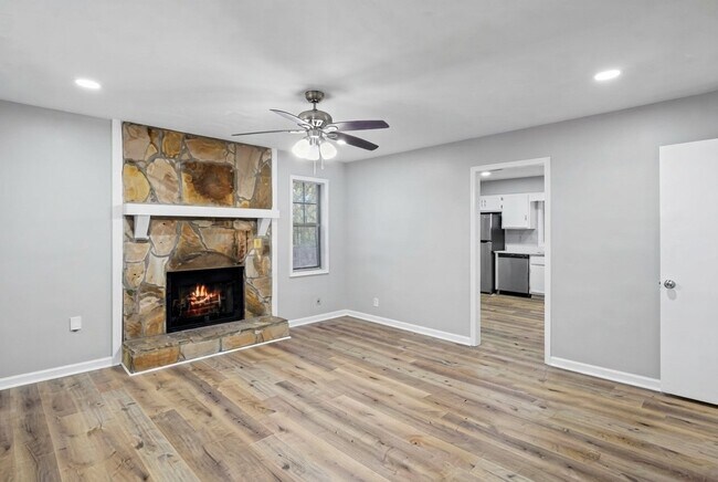 Foto del edificio - 338 Bradley Woods Ct NW