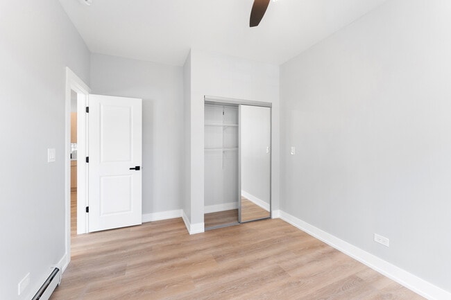 Building Photo - 1546 W Jonquil Terrace